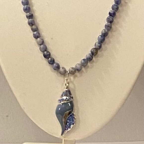 NEW SODALITE Genuine crystal beads necklace with seashell charm - Picture 1 of 2